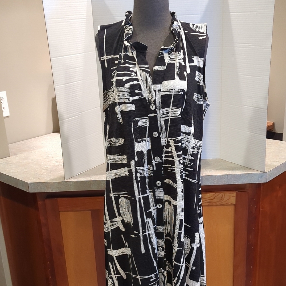 PURE Essence Black & White Abstract Print Sleeveless Dress. Size Medium